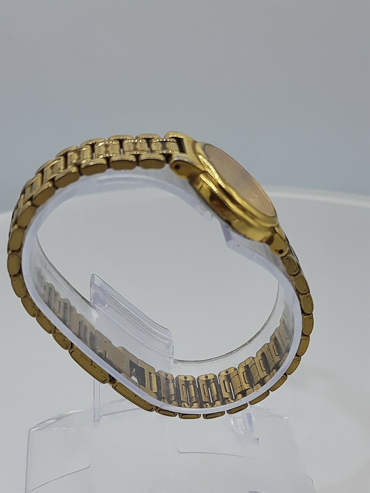 Seiko V401-0671 ladies watch stainless steel gold look V401-0671 analog 3 ATM