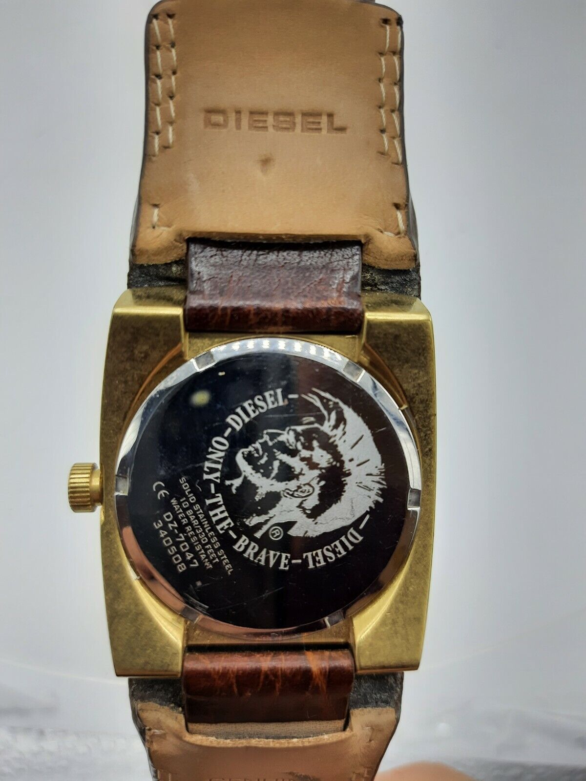 Diesel DZ-7047 men's analog watch brown strap gold case DZ-7047 10 ATM